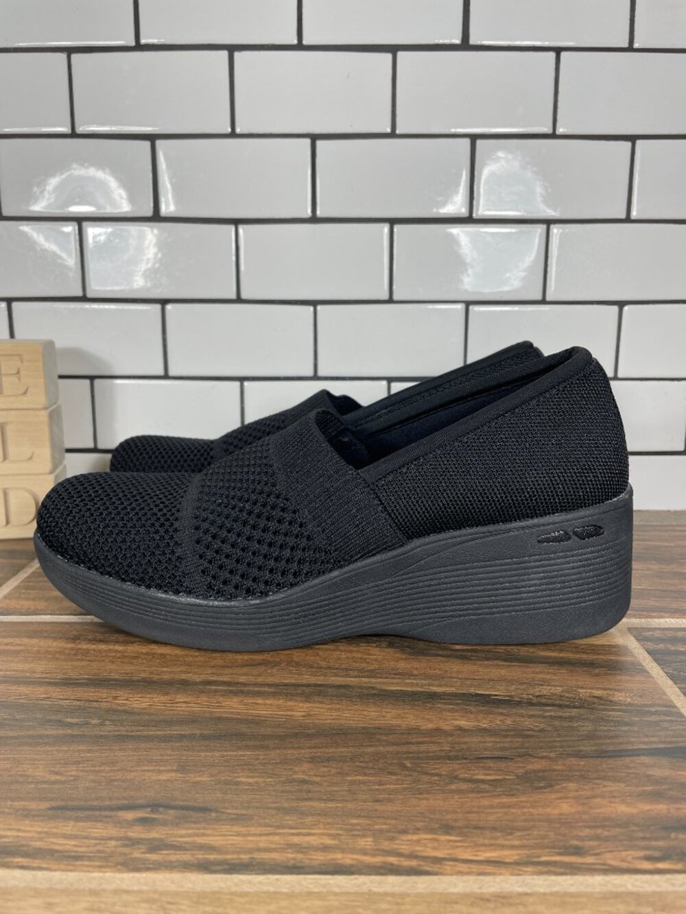 Skechers Pier Lite Shoes Womens Size 9 Wide Black Lightweight Slip On Wedge